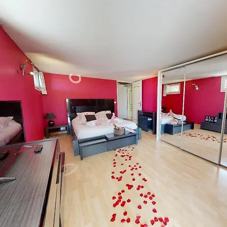 Апартаменты Loft Avec Jacuzzi Et Sauna